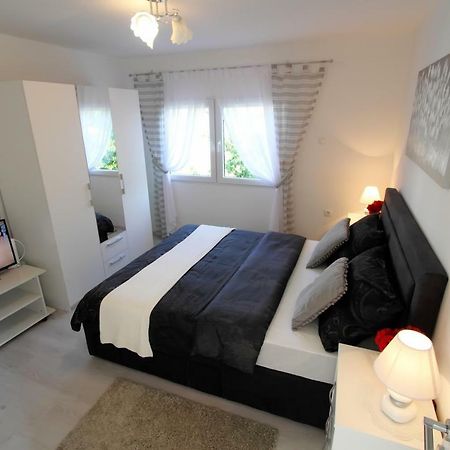 Ferienwohnung Apartman Ana Otočac Exterior foto
